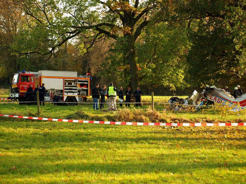 Kleinflugzeug abgestuerzt Sankt Augustin Meindorf P096.JPG
